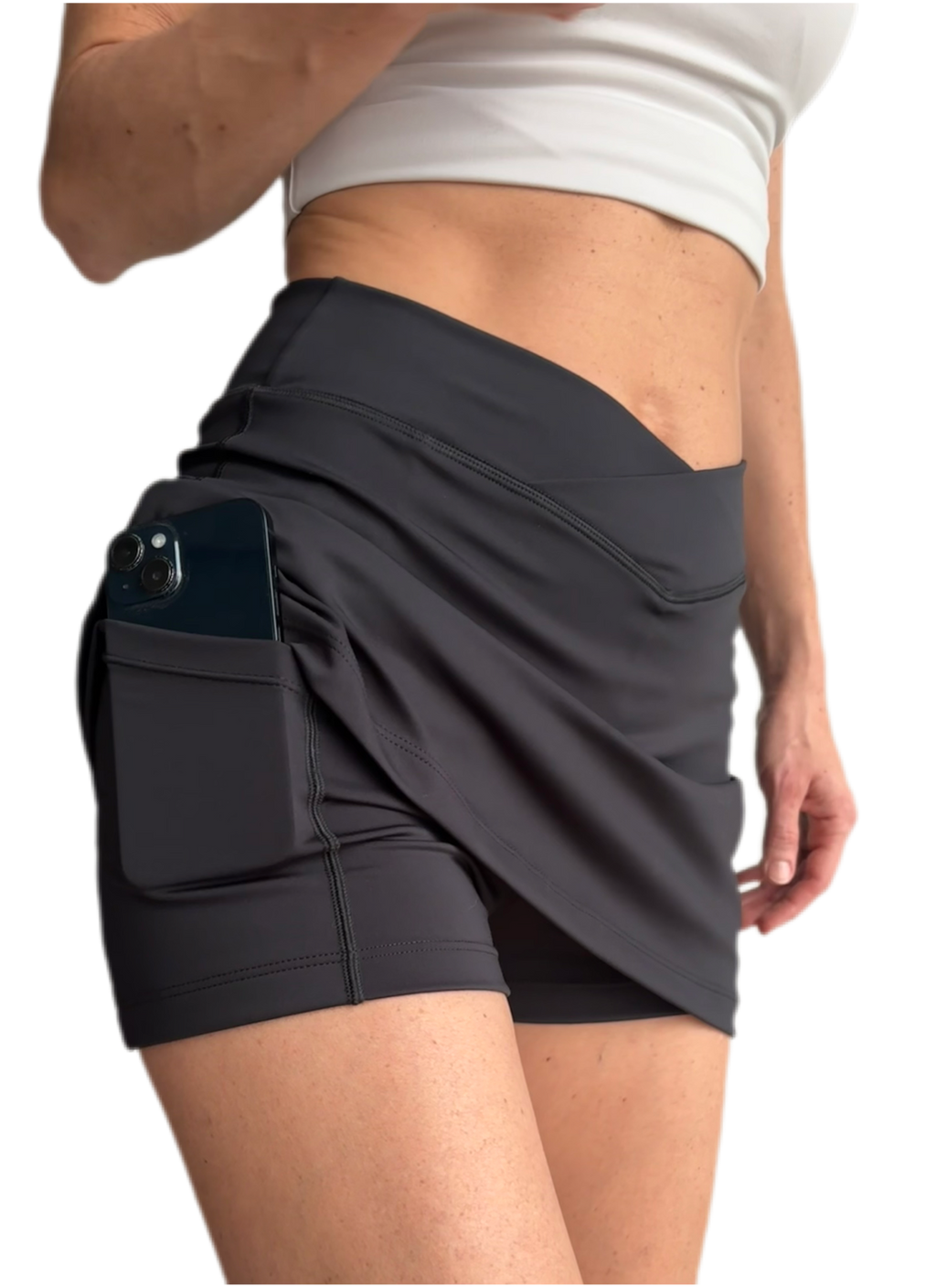 Falda short deportiva negra con bolsillos