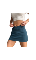 Falda short deportiva verde petróleo con bolsillos
